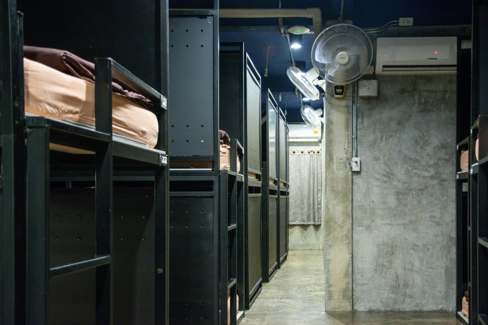 Area81 Hideout Hostel 방콕 외부 사진