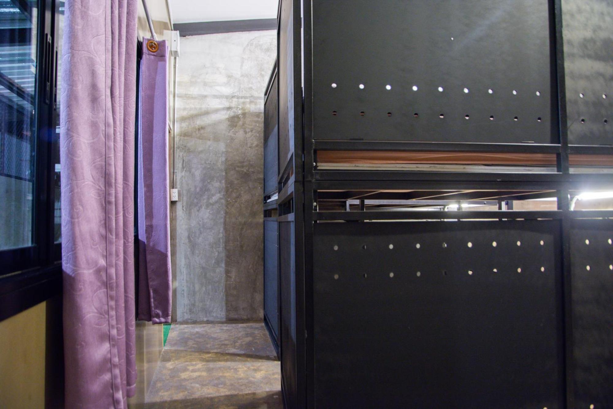 Area81 Hideout Hostel 방콕 외부 사진
