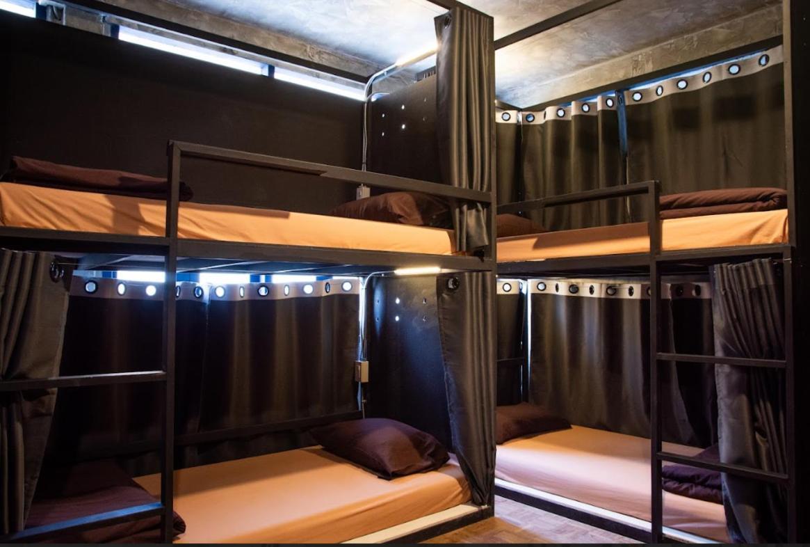 Area81 Hideout Hostel 방콕 외부 사진